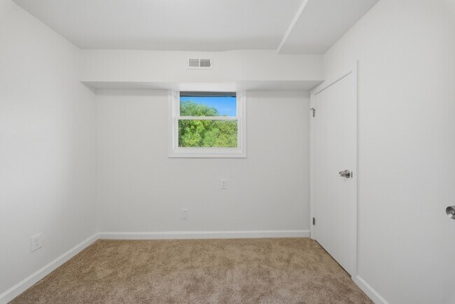 Building Photo - 313 Beacon Hill Ct