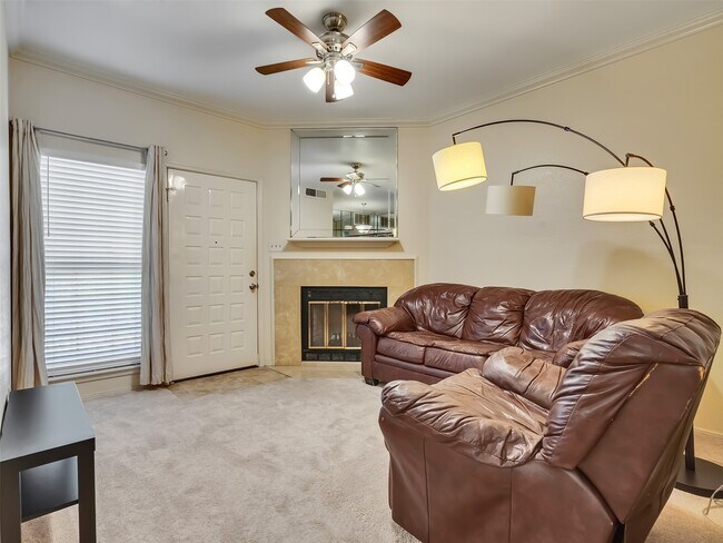 Building Photo - 921 Marine Dr