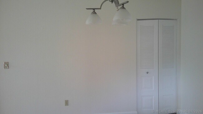 Building Photo - 1350 SE La Haven Ct
