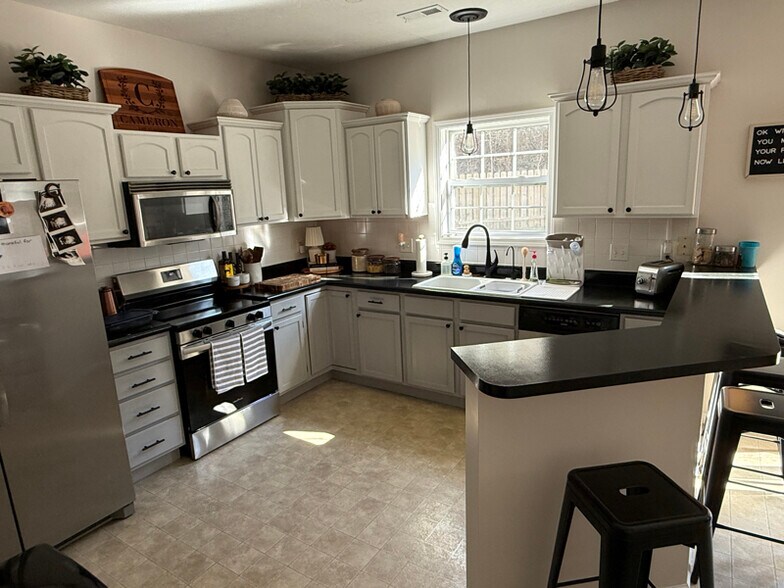 Building Photo - 8824 Spindlewood Ln