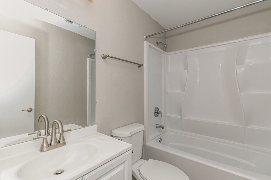 Building Photo - 333 Sunburst Ln