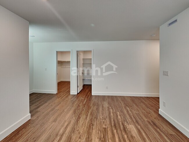 Building Photo - 10186 W Oleta Ave