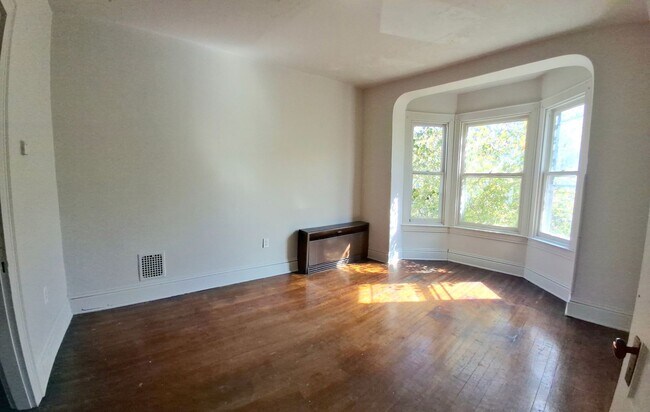 Building Photo - 623 Chestnut St