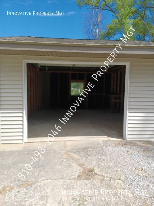 Building Photo - 3065 W Lake Rd
