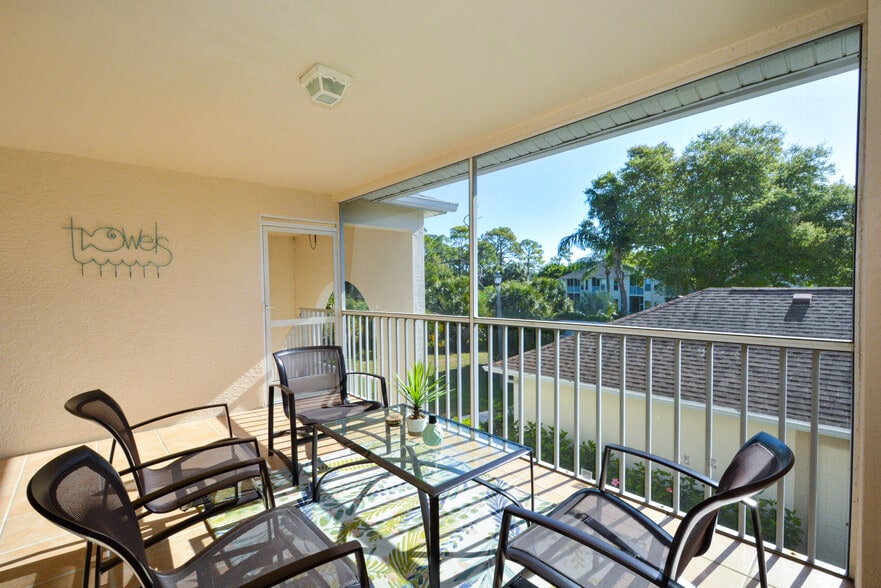 Building Photo - 9470 High Gate Dr