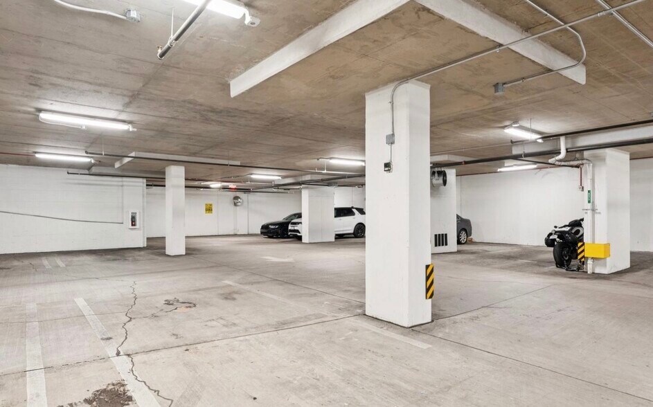 Building Photo - 1211 Van St SE