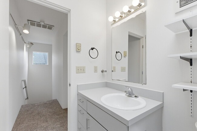 Building Photo - 2275 NW Kearney St