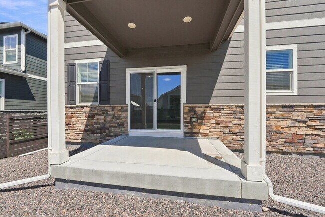 Building Photo - $2,845.95 with $300 Off the first month's rent, 4 Beds - 2.5 Baths, Single Family Home in Aurora ...