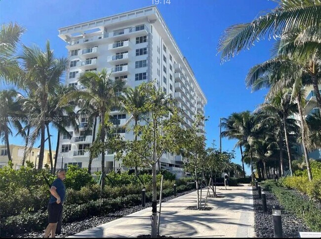 Building Photo - 9195 Collins Ave