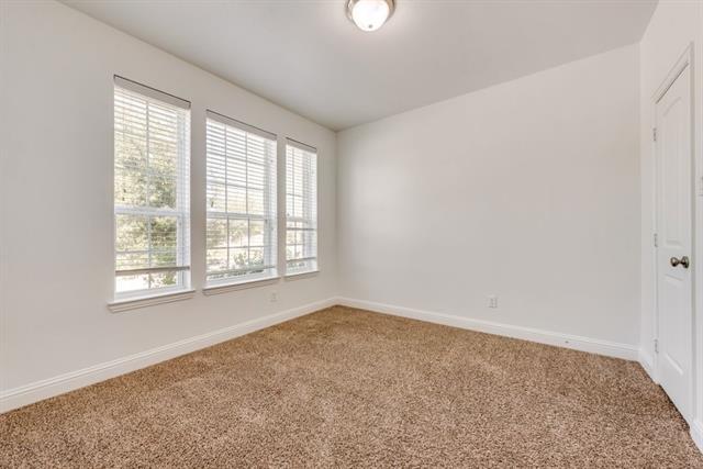 Building Photo - 2992 Overlook Dr