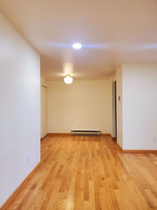 Building Photo - LEASE with OPTION to purchase this 2bd, 2 ba Condo in Oakbrook, Amenities!