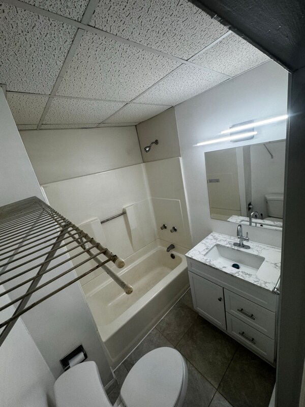 Building Photo - 618 Gibbons St