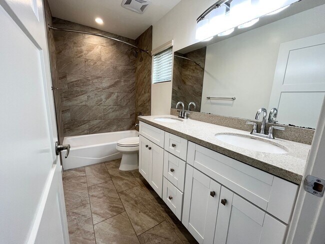 Building Photo - AVAILABLE NOW! 3BD + BONUS ROOM/4BA - LUXURY BEACH CONDO! 1 BLOCK TO THE BEACH!!- $6,995/mo