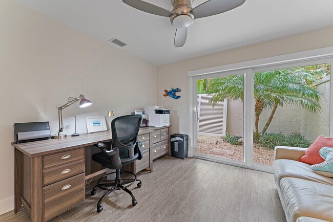 Building Photo - 108 E Tarpon Ln