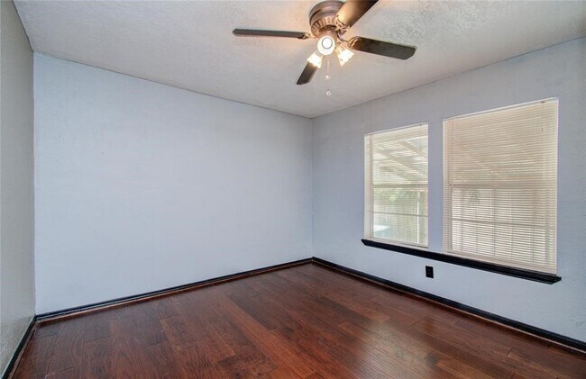 Building Photo - 5319 Bell St