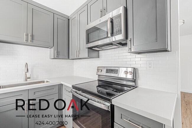 Building Photo - 410-414 Manhattan Pl