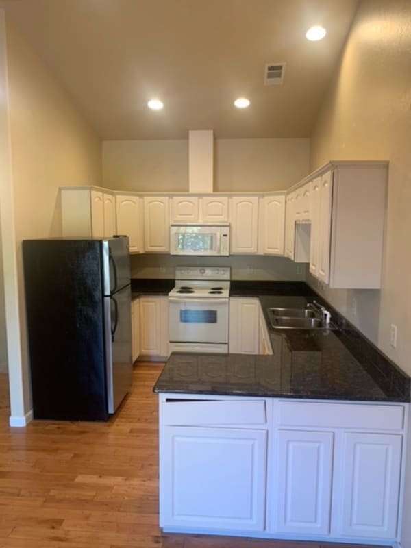 Building Photo - 205 Classick Dr