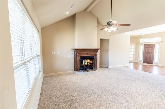 Building Photo - 5702 S 66th St