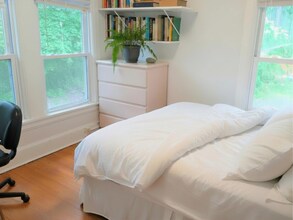 Building Photo - 123 Columbia St