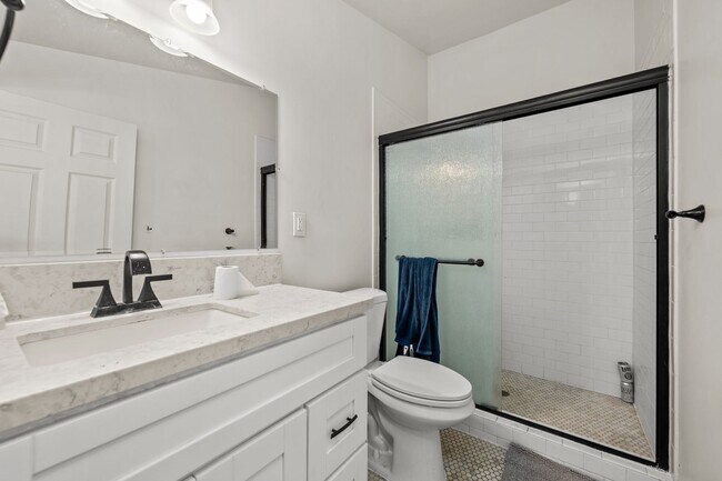 Building Photo - Two full kitchens, two washers & dryers, two dishwashers!