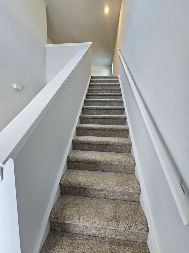 Building Photo - Waterfall Villages - 5 Bedroom- 2.5 Bath