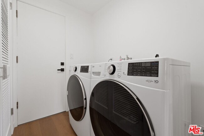 Building Photo - 8506 Oak Ct