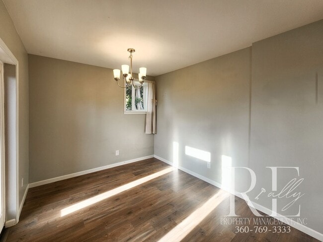 Building Photo - Quality Remodeled 2-Bed in Prime Location