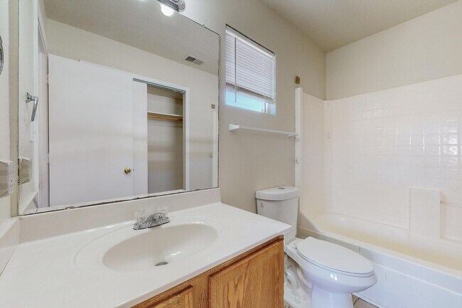 Building Photo - 3473 Martin Meadows Dr NE
