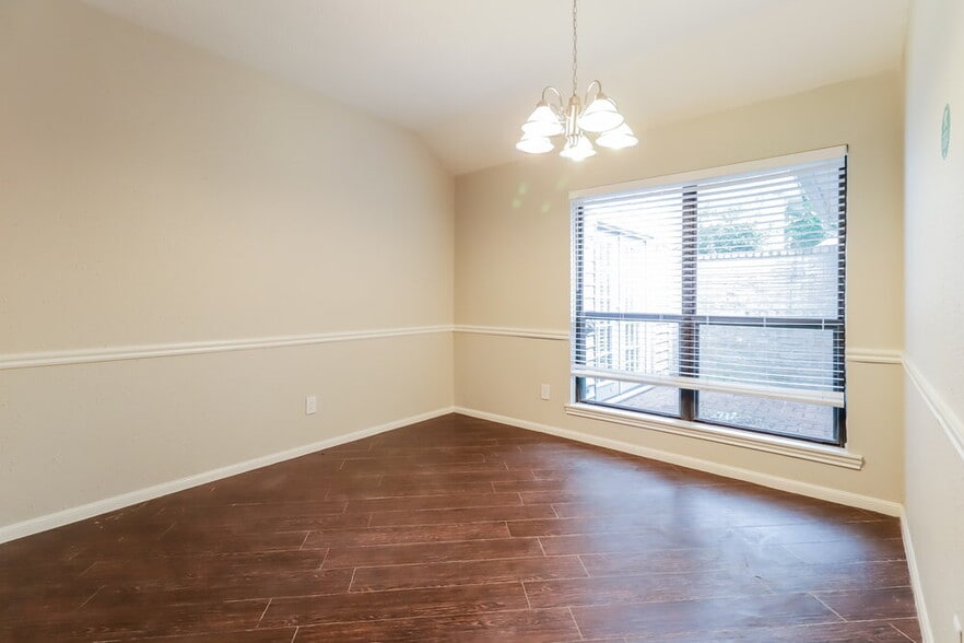 Building Photo - 3910 Cedar Valley Dr