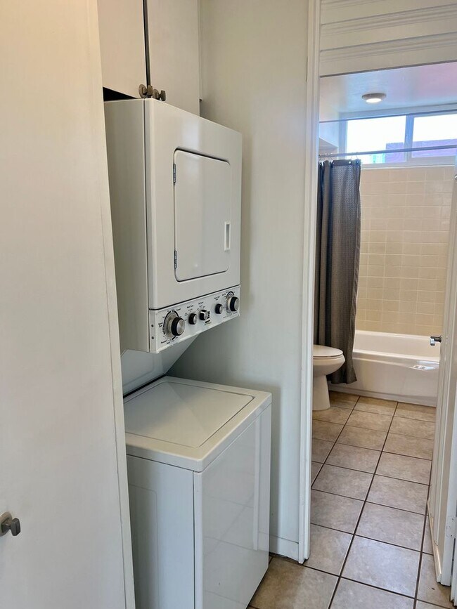 Building Photo - Beautifully Updated 1BR Condo Minutes from Waikiki/Ala Moana