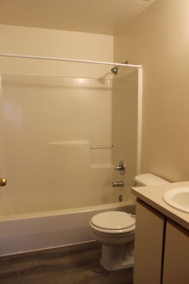 Building Photo - Three bedroom townhouse