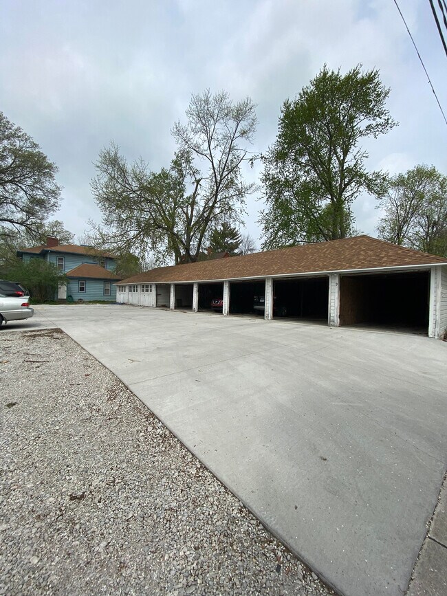 One stall garage for use - 702 Douglas Ave