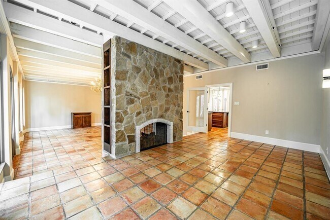 Building Photo - 14 Woodstone St