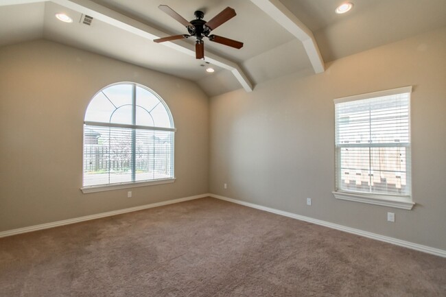 Building Photo - Like New 3 Bedroom Home near Stonebridge M...