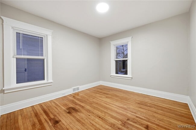 Building Photo - 359 Parkdale Ave