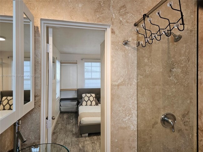 Building Photo - 622 15th St