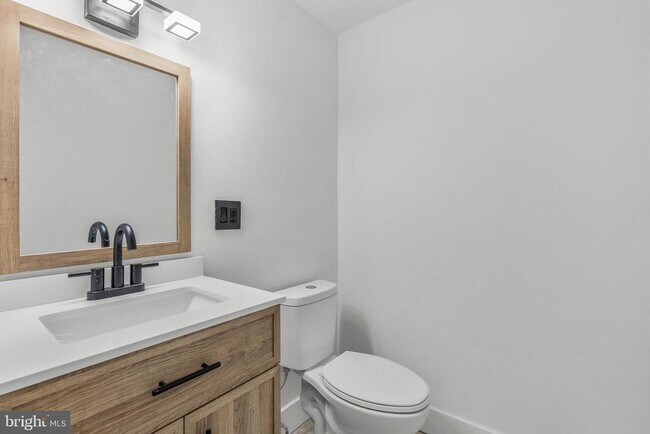 Building Photo - 1812 S 17th St