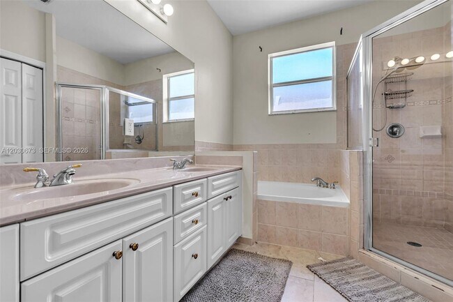 Building Photo - 5149 SW 137th Ave