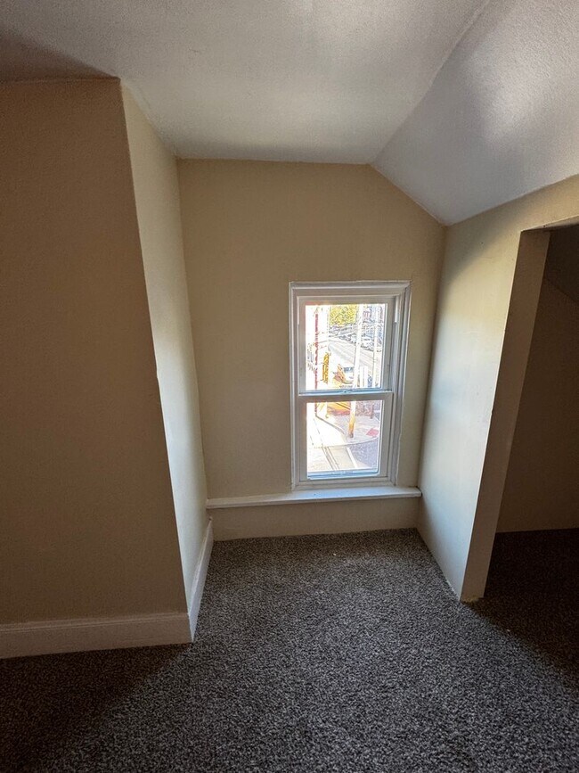 Building Photo - 41 N 10th St