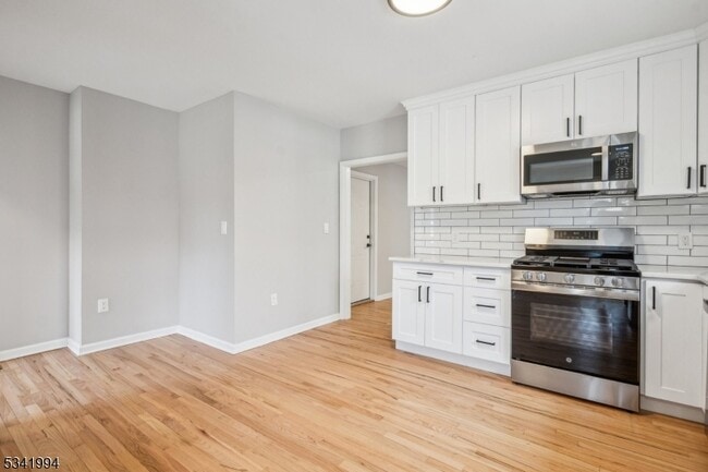 Building Photo - 21 Hillside Ave