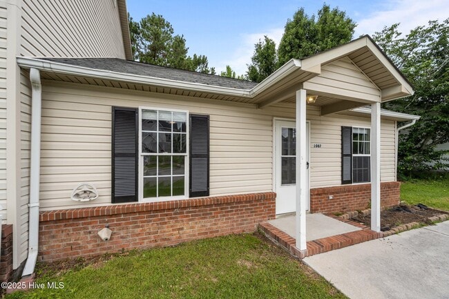 Building Photo - 1087 W Pueblo Dr