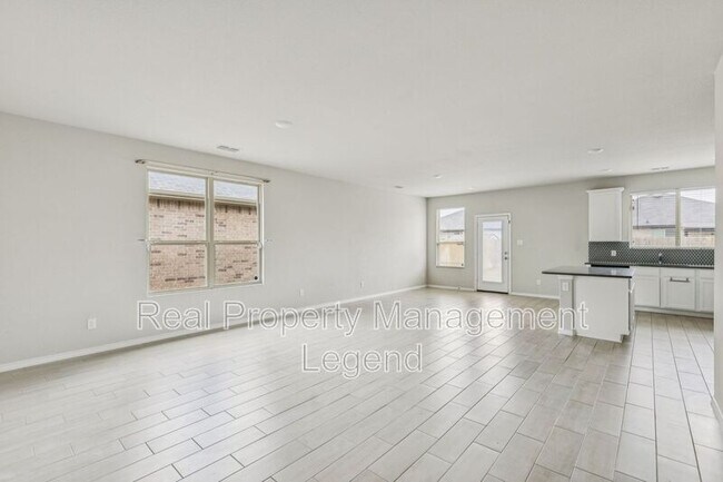 Building Photo - 968 Ravenwood Ln