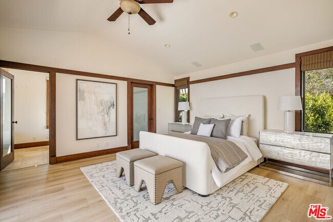 Building Photo - 620 Resolano Dr