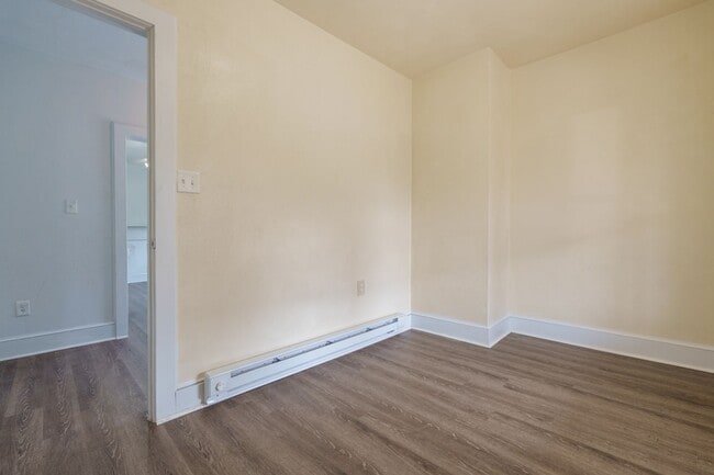 Building Photo - MOVE IN READY 4 Bedroom in Chesapeake!