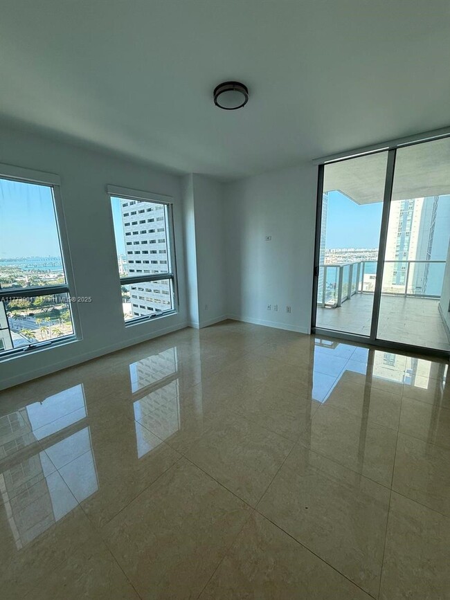 Building Photo - 300 S Biscayne Blvd