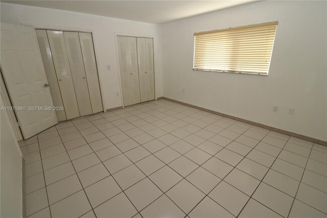 Building Photo - 230 SW 30th Ave