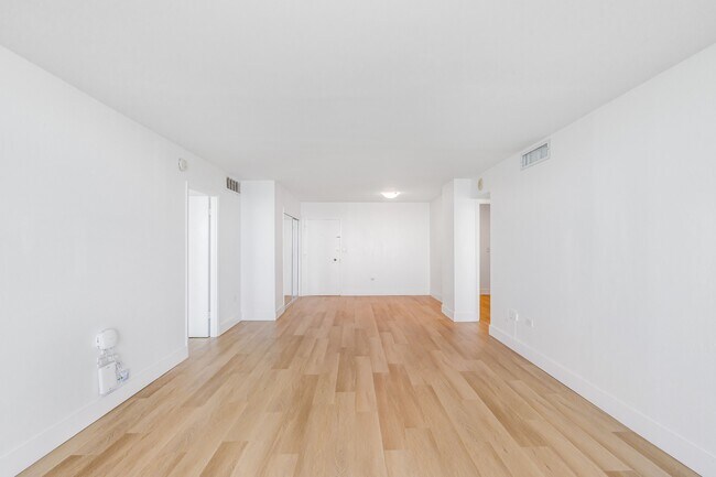 Building Photo - 5555 Collins Ave