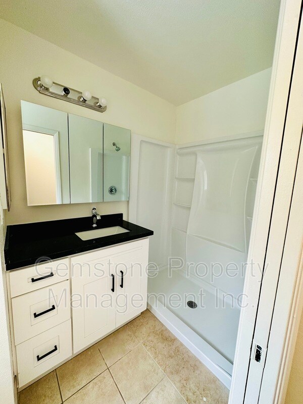 Building Photo - 5233 Countryside Dr