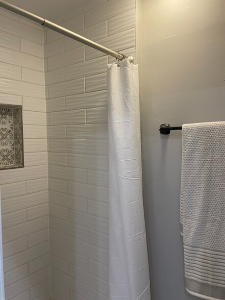 Building Photo - 65 Smith Pl