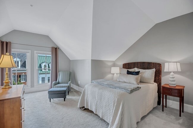 Building Photo - Stunning 4BR All-Brick End-Unit Townhome with Rooftop Terrace in Potomac Greens